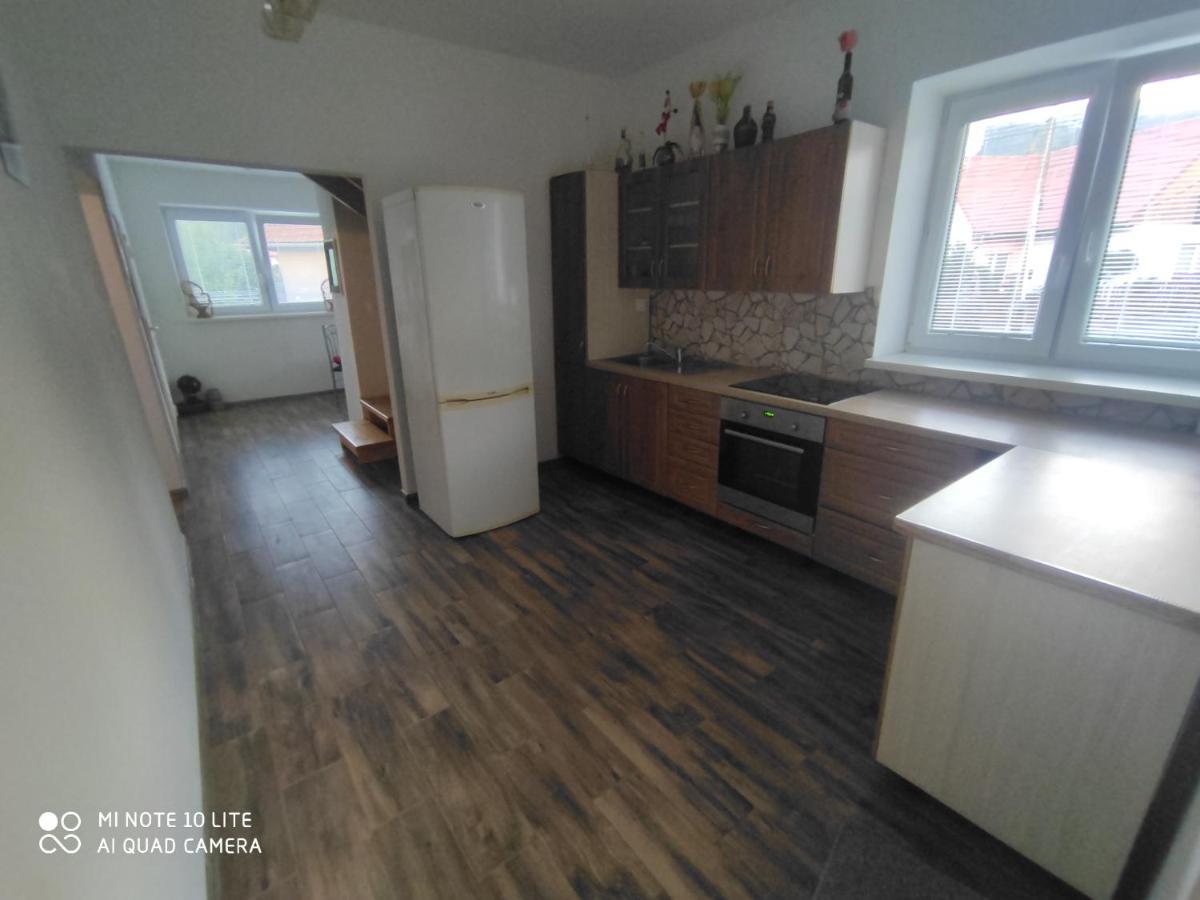 Apartman Lucky 5 Izbovy Rodinny Dom Exterior foto