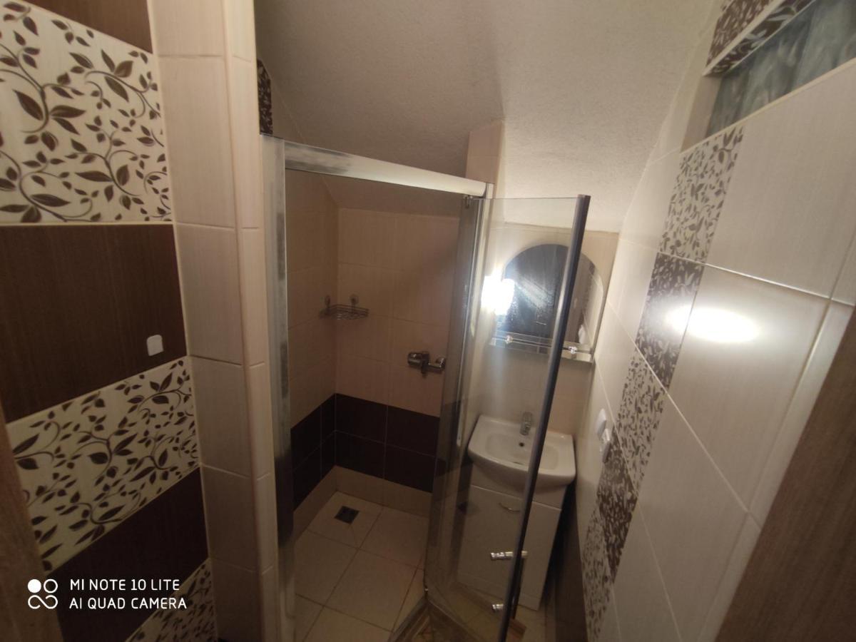 Apartman Lucky 5 Izbovy Rodinny Dom Exterior foto
